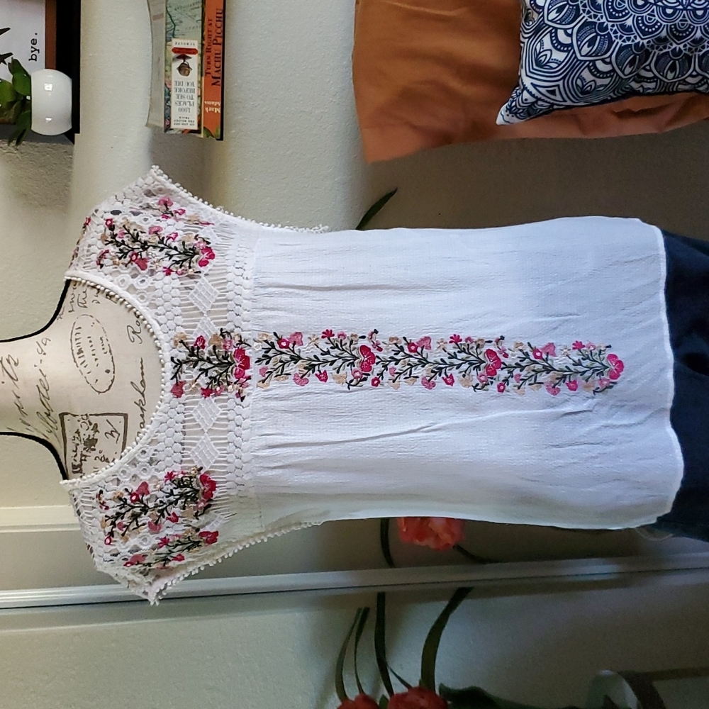 Anthropologie Ranna Gill Embroidered Top
